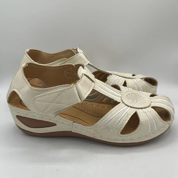 Shibever cream and tan closed toe wedge sandals, size 38 (7) - Picture 1 of 7